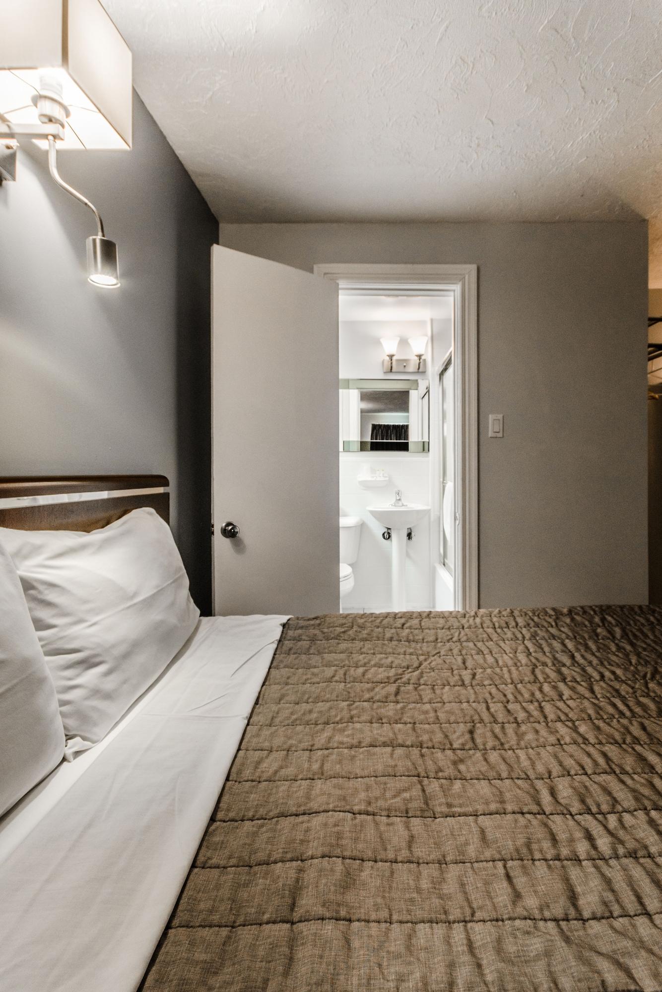 Olux Hotel-Motel-Suites Laval Exteriör bild
