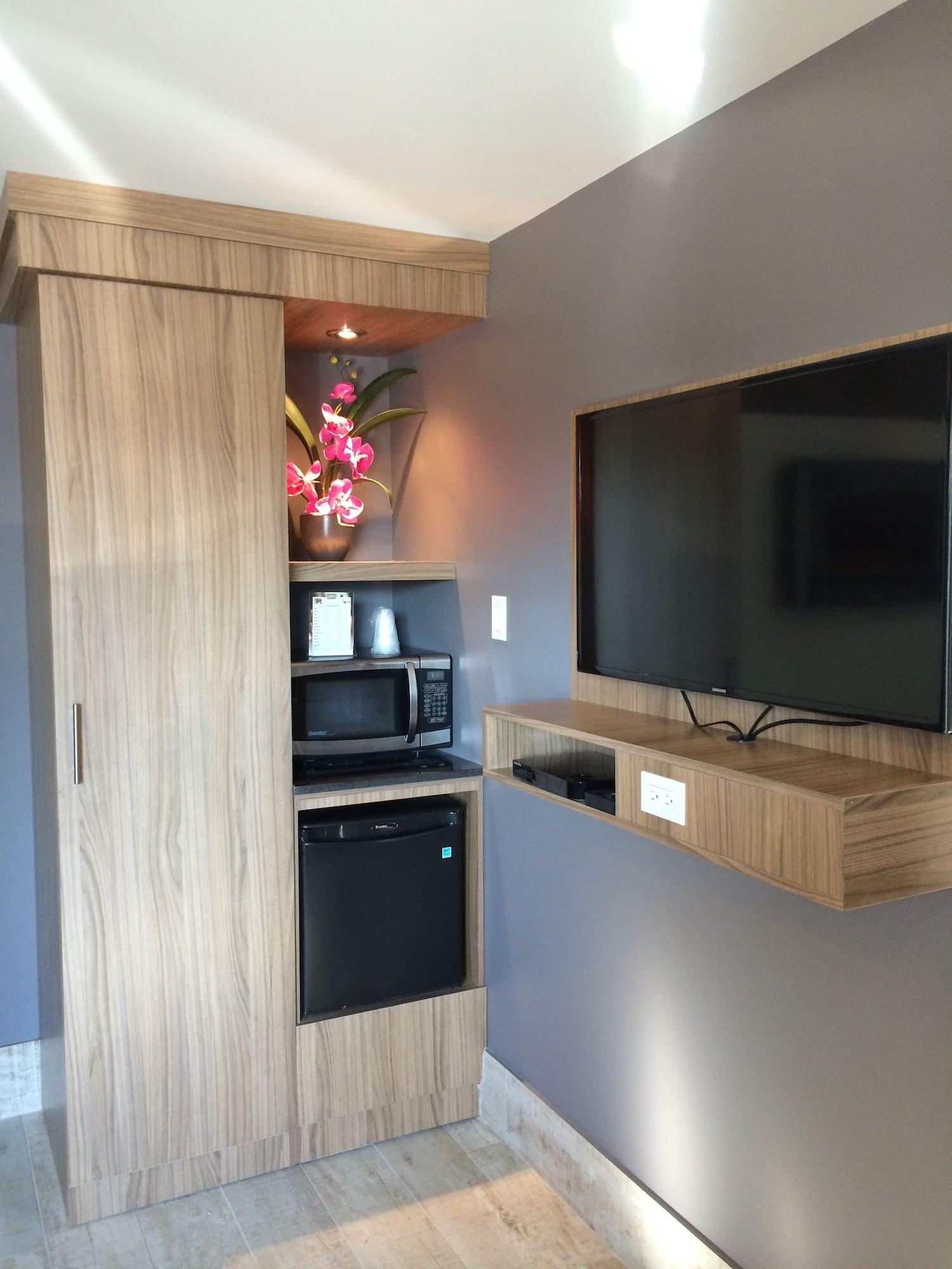 Olux Hotel-Motel-Suites Laval Exteriör bild