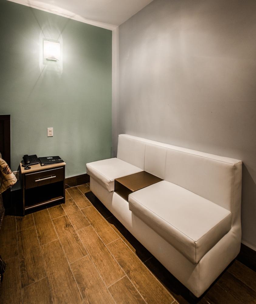 Olux Hotel-Motel-Suites Laval Exteriör bild
