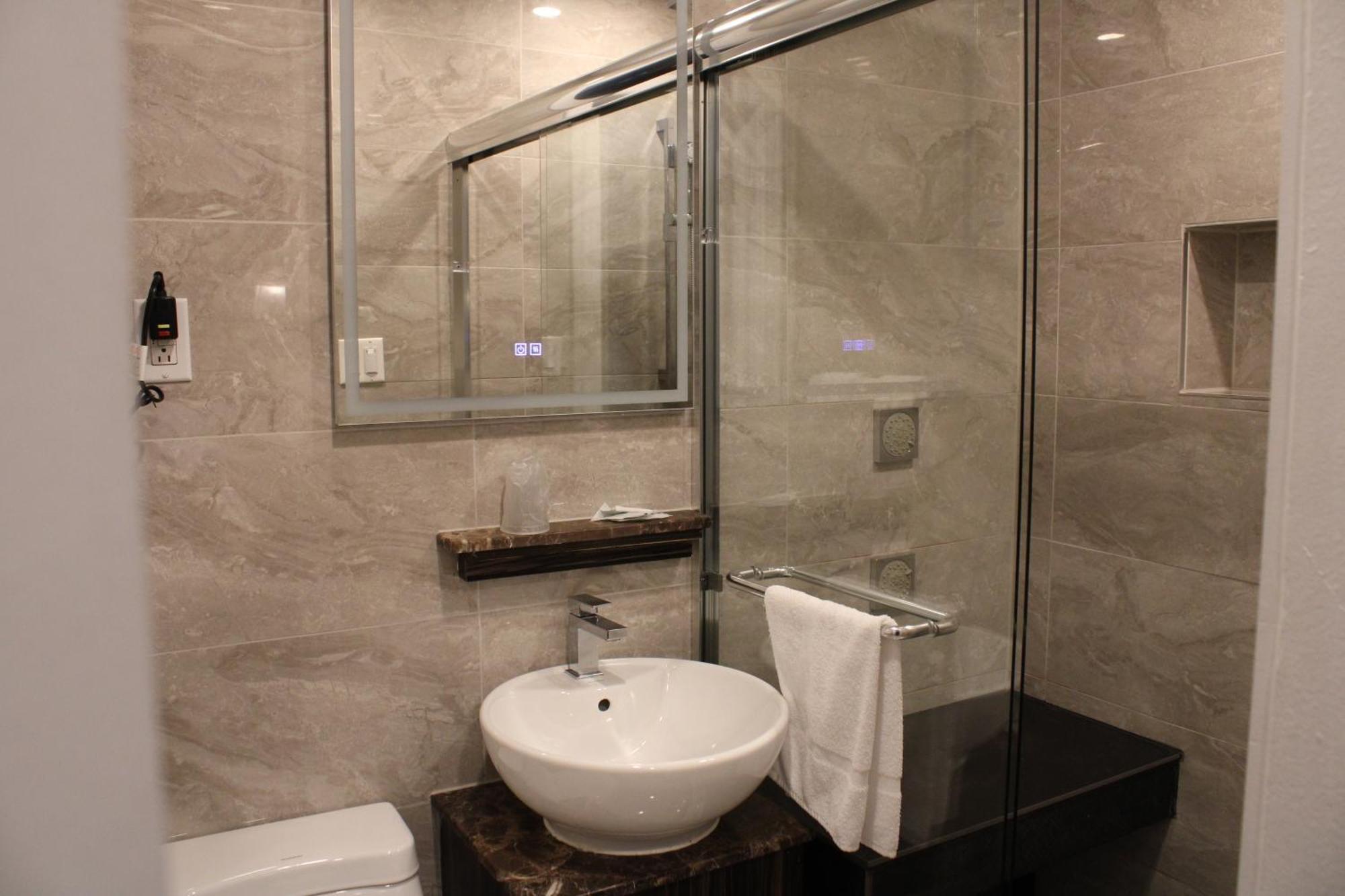 Olux Hotel-Motel-Suites Laval Exteriör bild