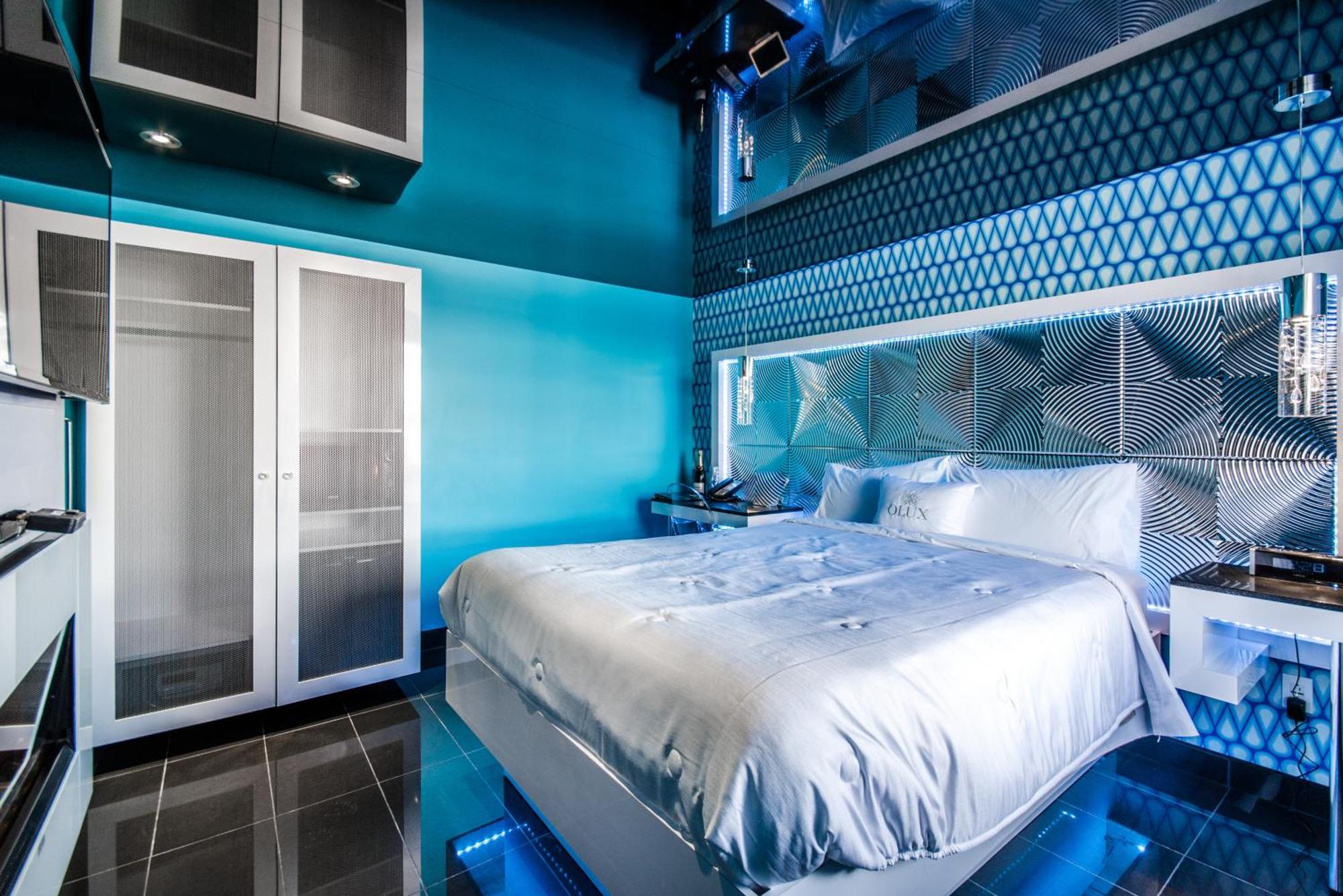 Olux Hotel-Motel-Suites Laval Exteriör bild
