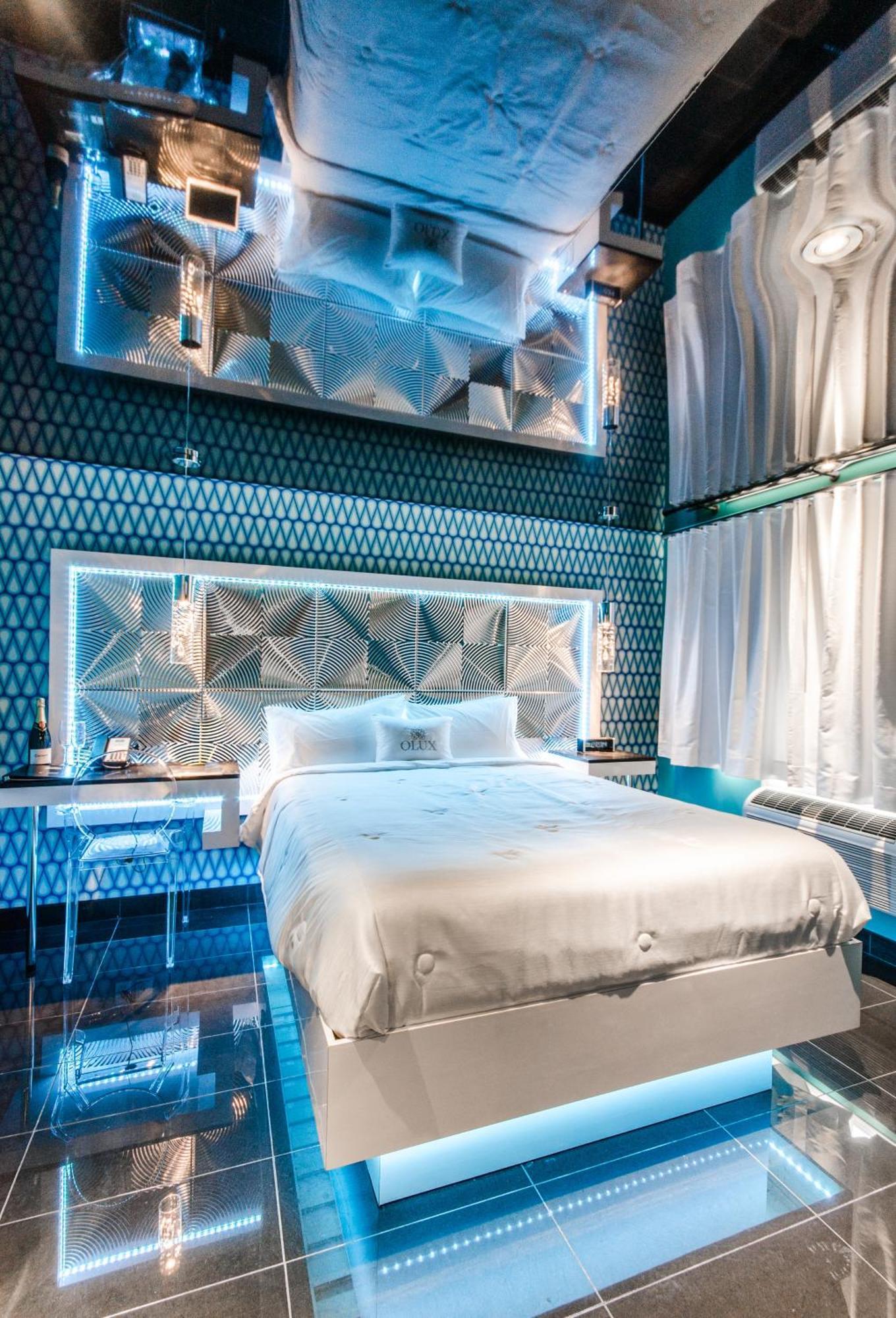 Olux Hotel-Motel-Suites Laval Exteriör bild