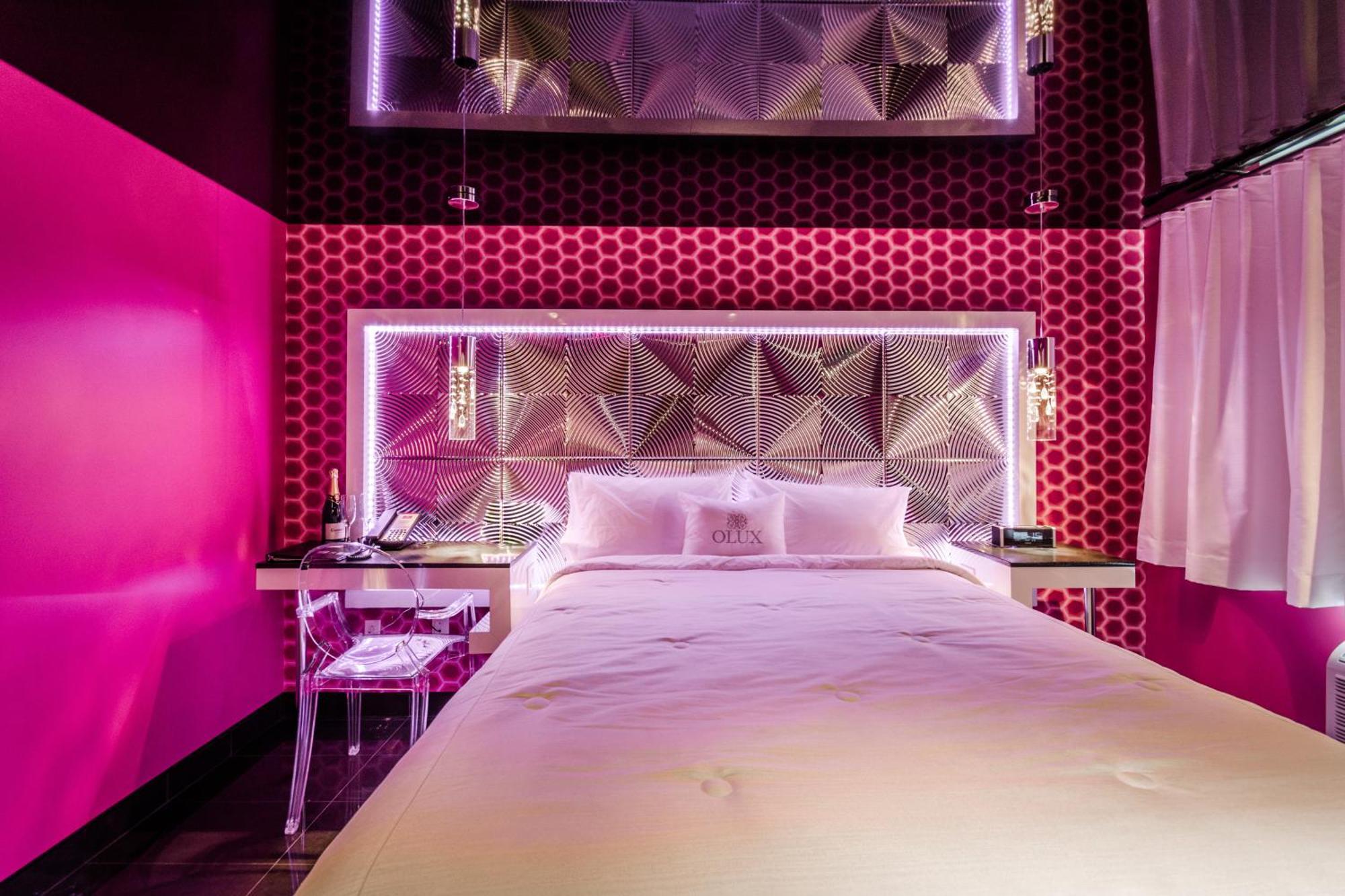 Olux Hotel-Motel-Suites Laval Exteriör bild