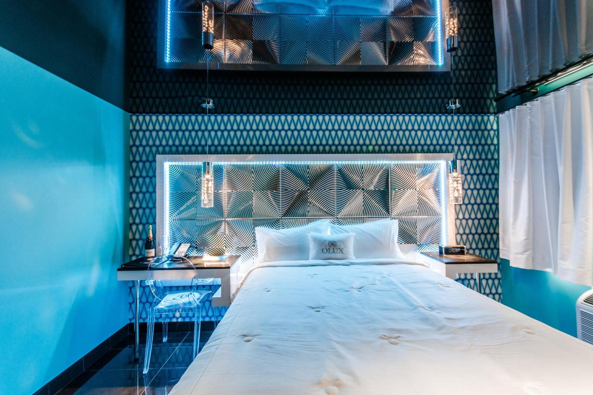 Olux Hotel-Motel-Suites Laval Exteriör bild
