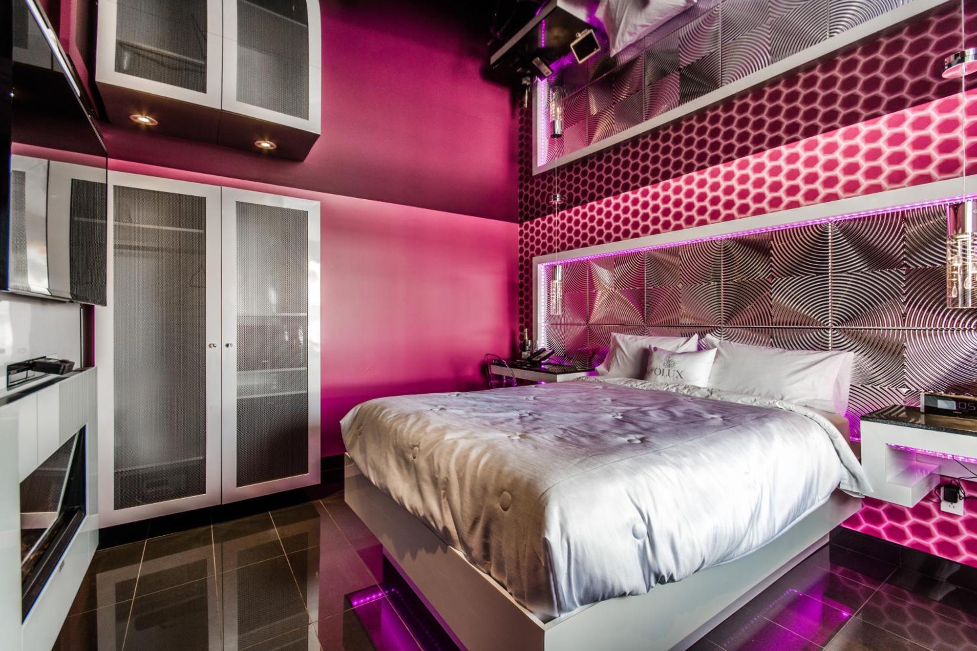 Olux Hotel-Motel-Suites Laval Exteriör bild