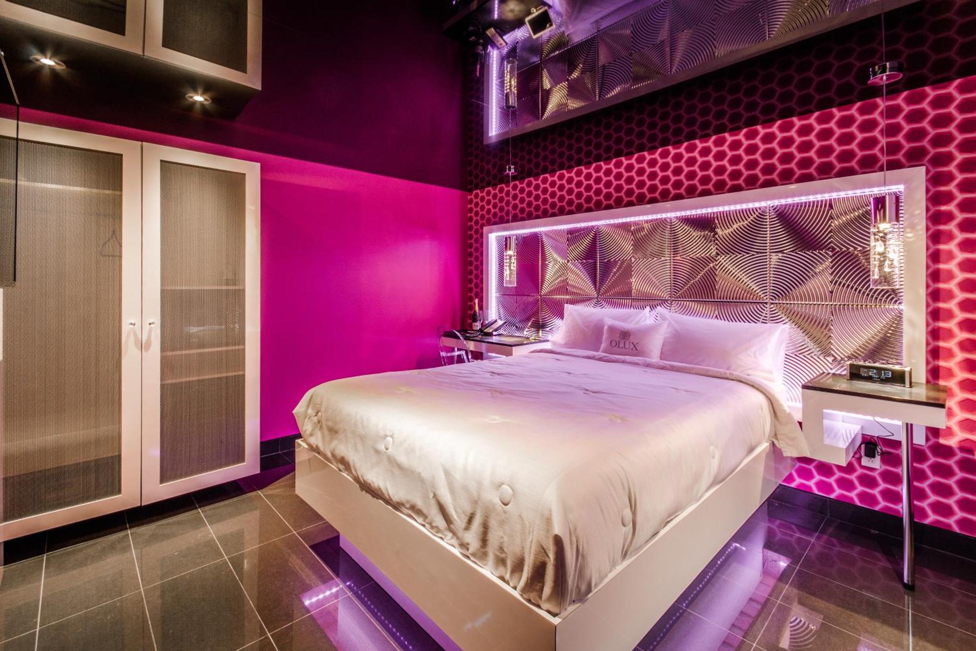 Olux Hotel-Motel-Suites Laval Exteriör bild