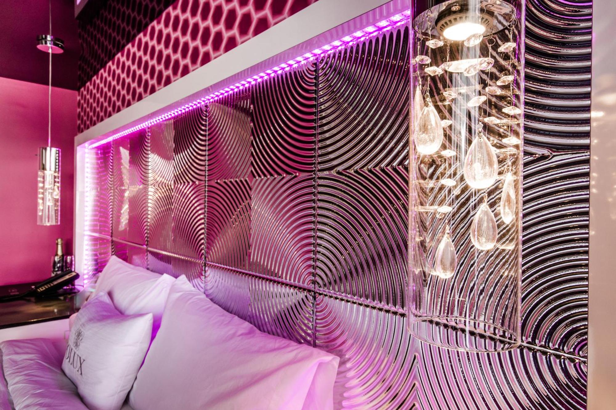 Olux Hotel-Motel-Suites Laval Exteriör bild
